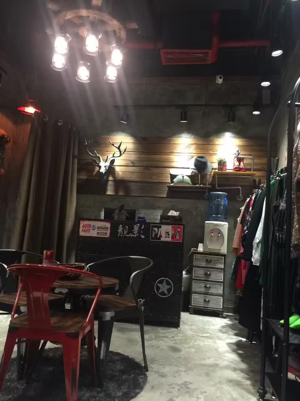 重慶服裝店設(shè)計裝修.jpg