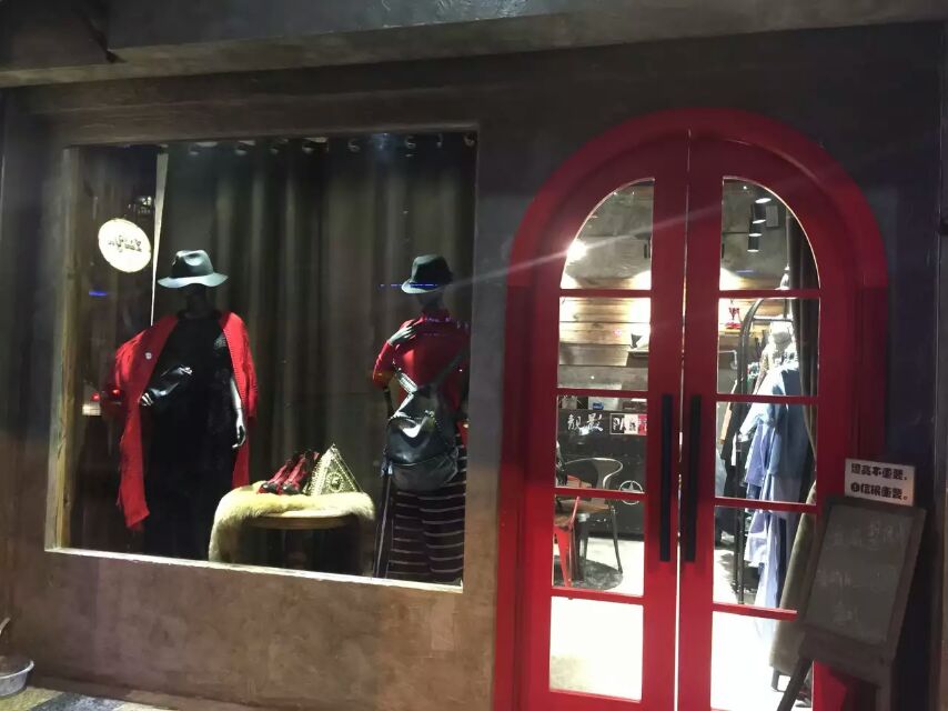 重慶服裝店設(shè)計裝修.jpg